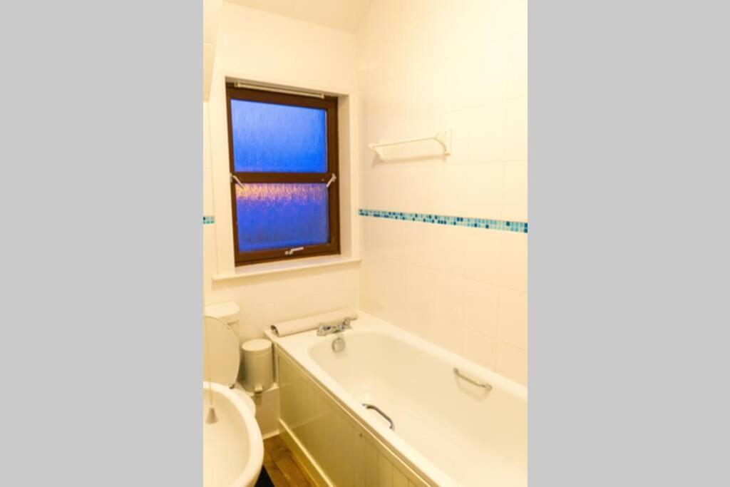 Modern Spacious Central Apartment พอทรี ภายนอก รูปภาพ